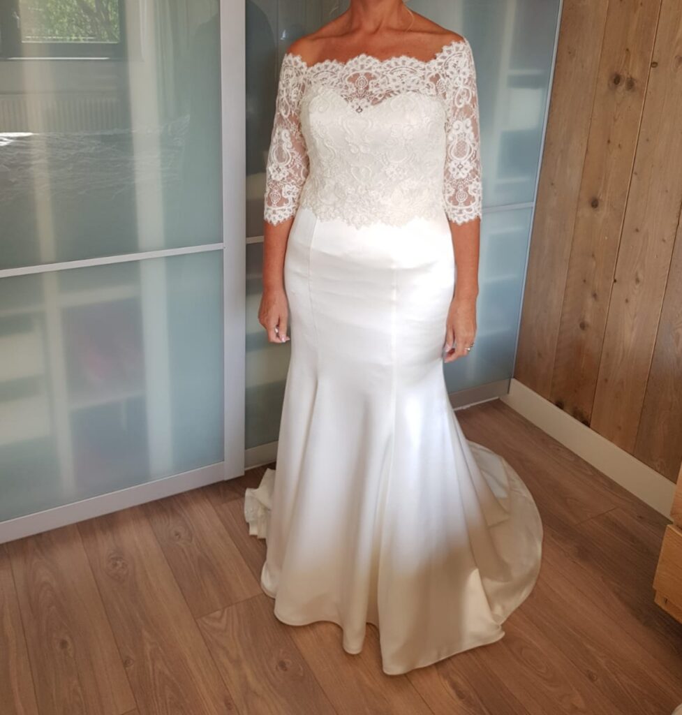 Luxurious wedding dress Vindress White Regular Long Strapless New (Un-Altered) Satin Unknown size