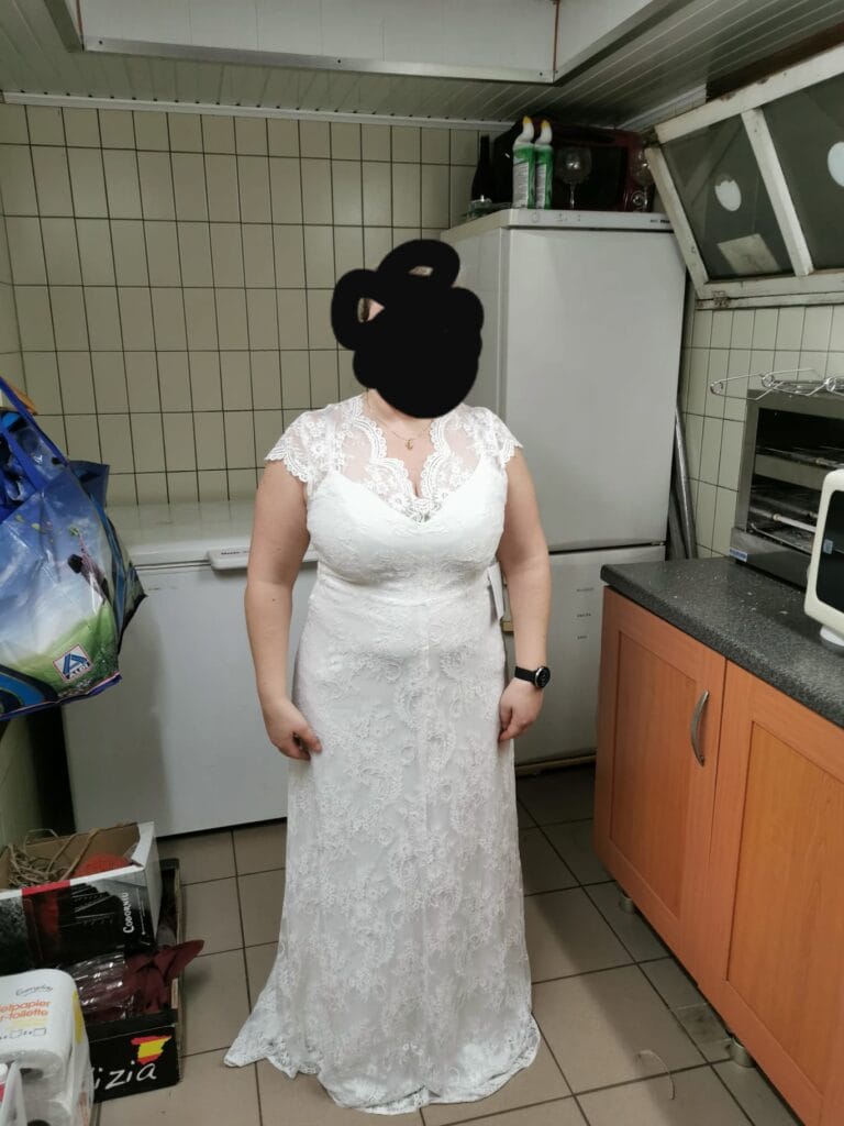 Precious dress Vindress White Regular Short V-neck New (Un-Altered) Natural Size 42