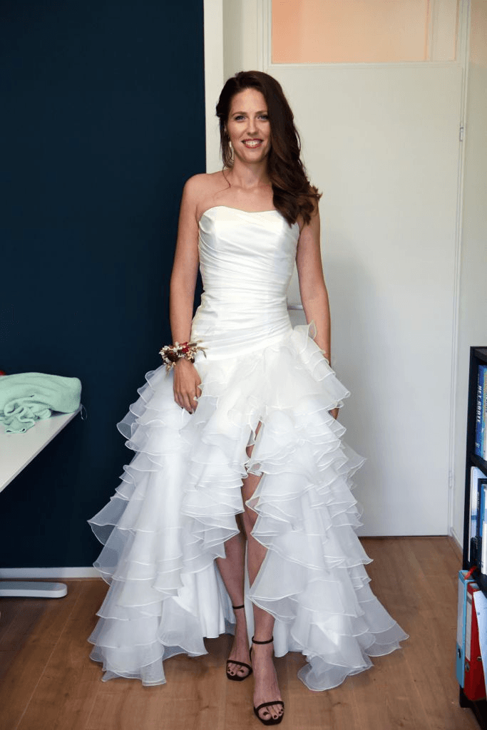 Luxurious dress Vindress Ivory Regular Long Strapless New (Un-Altered) Satin Size 36