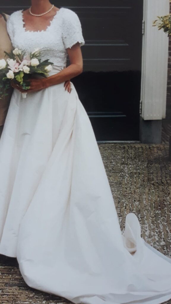 Luxurious wedding dress Vindress White Regular Short V-neck New (Un-Altered) Natural Unknown size