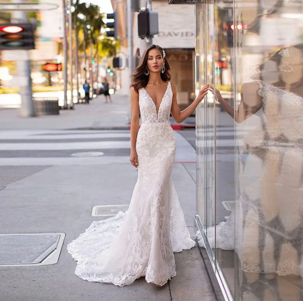 Amazing wedding dress Vindress Colormix Regular Long V-neck New (Un-Altered) Natural Size 42