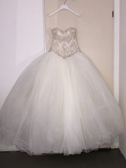 Classy dress Vindress White Regular Long Strapless New (Un-Altered) Tulle Size 36