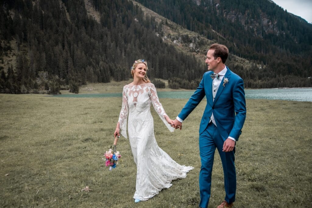 Classy wedding dress Vindress Ivory Regular Long V-neck New (Un-Altered) Natural Size 36