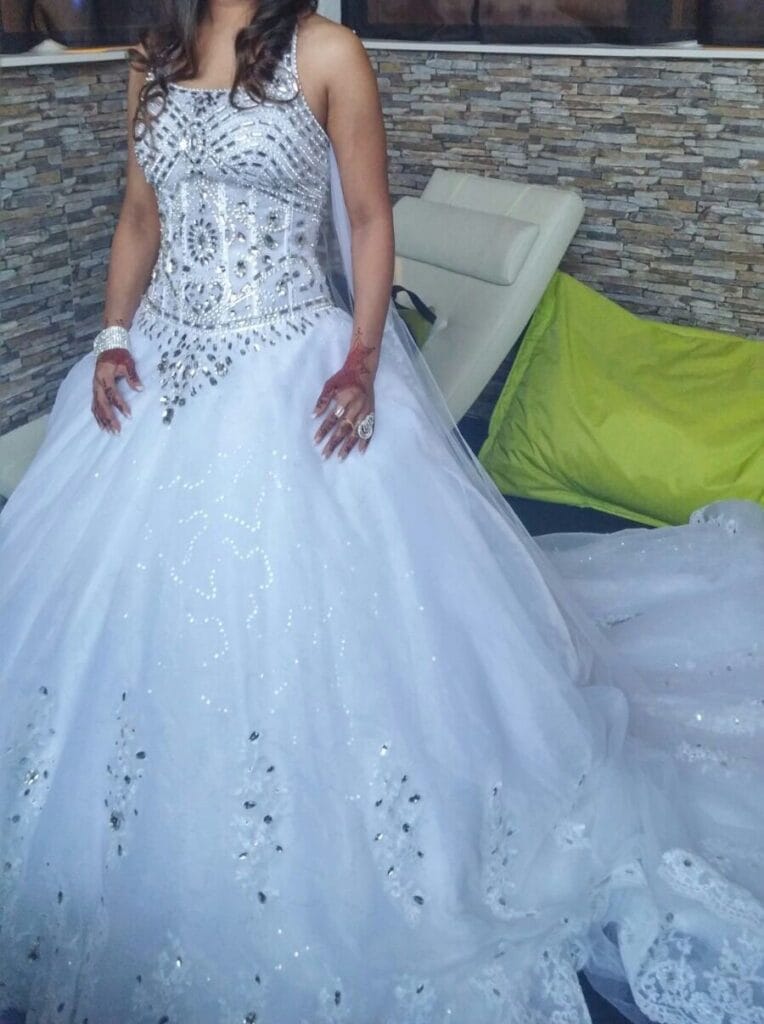 Amazing wedding dress Vindress White Regular Long V-neck New (Un-Altered) Tulle Size 36