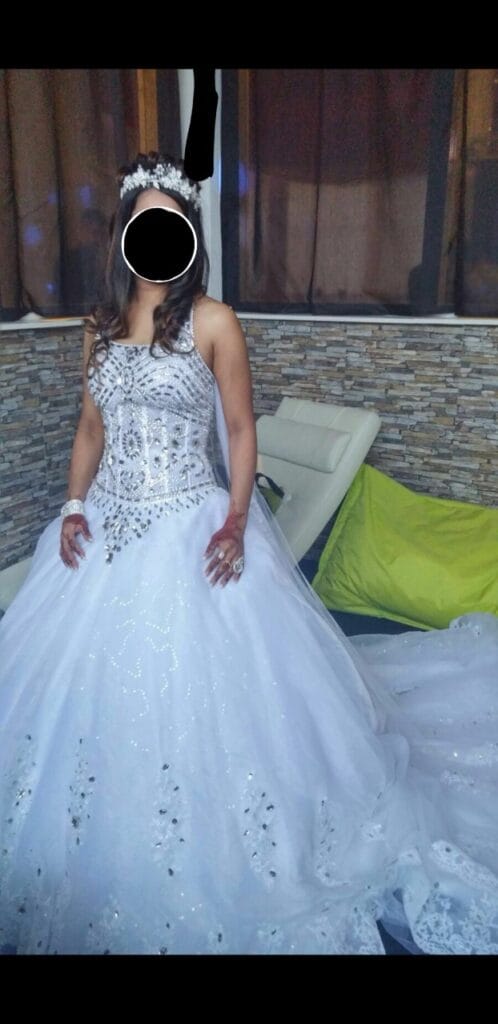 Adorable wedding dress Vindress White Regular Long V-neck New (Un-Altered) Tulle Size 36