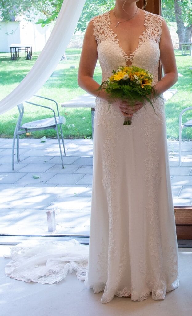 Adorable dress Vindress Ivory Regular Long V-neck New (Un-Altered) Natural Unknown size